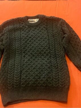 DEAL!! Classic Women’s/Unisex Cable Knit Sweater - Dark Green